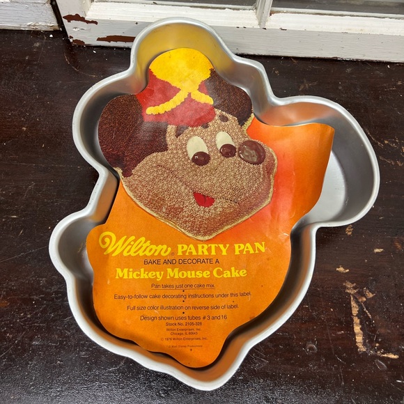 Vintage Wilton Mickey Mouse cake pan Walt Disney - Picture 1 of 4